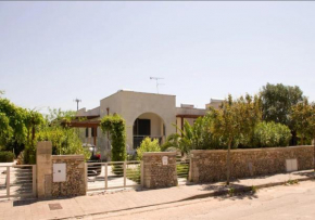 Otranto: independent villa in an elegant residential area, 550m from the sea Otranto